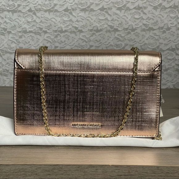 MICHAEL Michael Kors
Medium Grace Metallic Rose Gold Leather Envelope Cl… - Picture 5 of 11